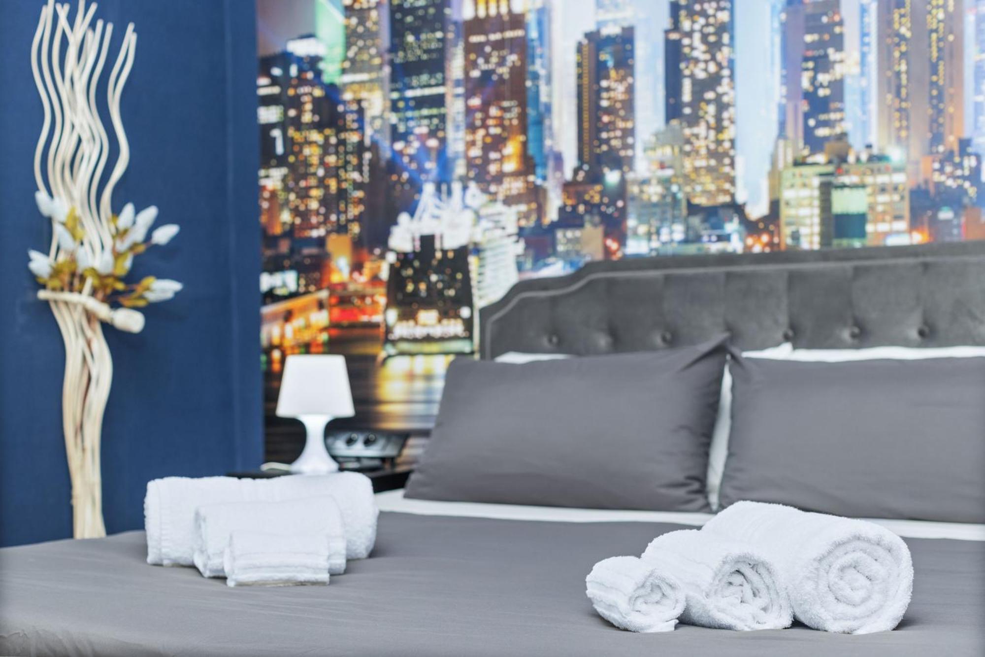 Life Elegant Penthouse With Terrace, Wi-fi Netflix, Subway 5 Min - Very Convenient Location Apartment *
