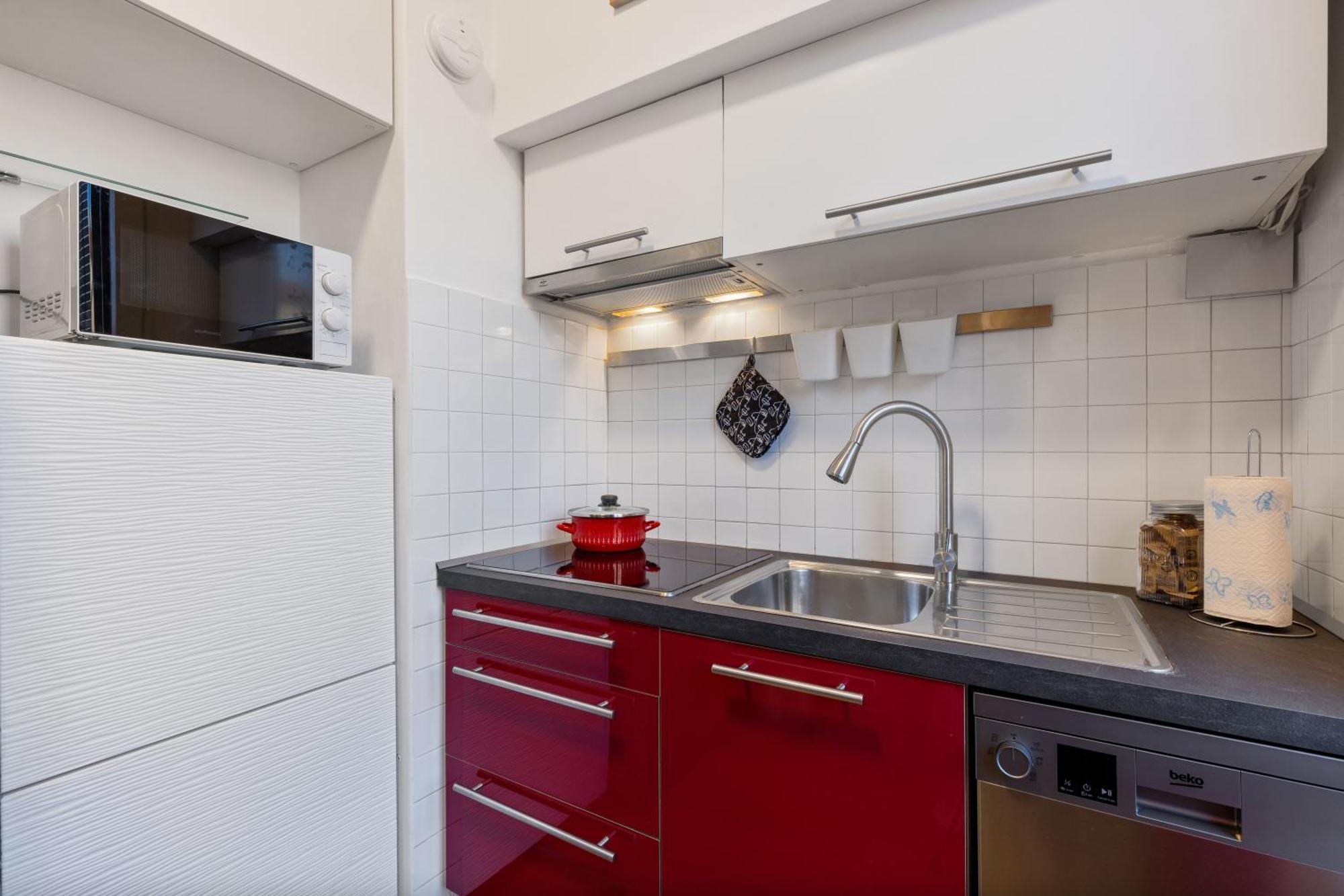 Life Elegant Penthouse With Terrace, Wi-fi Netflix, Subway 5 Min - Very Convenient Location Apartment Mailand