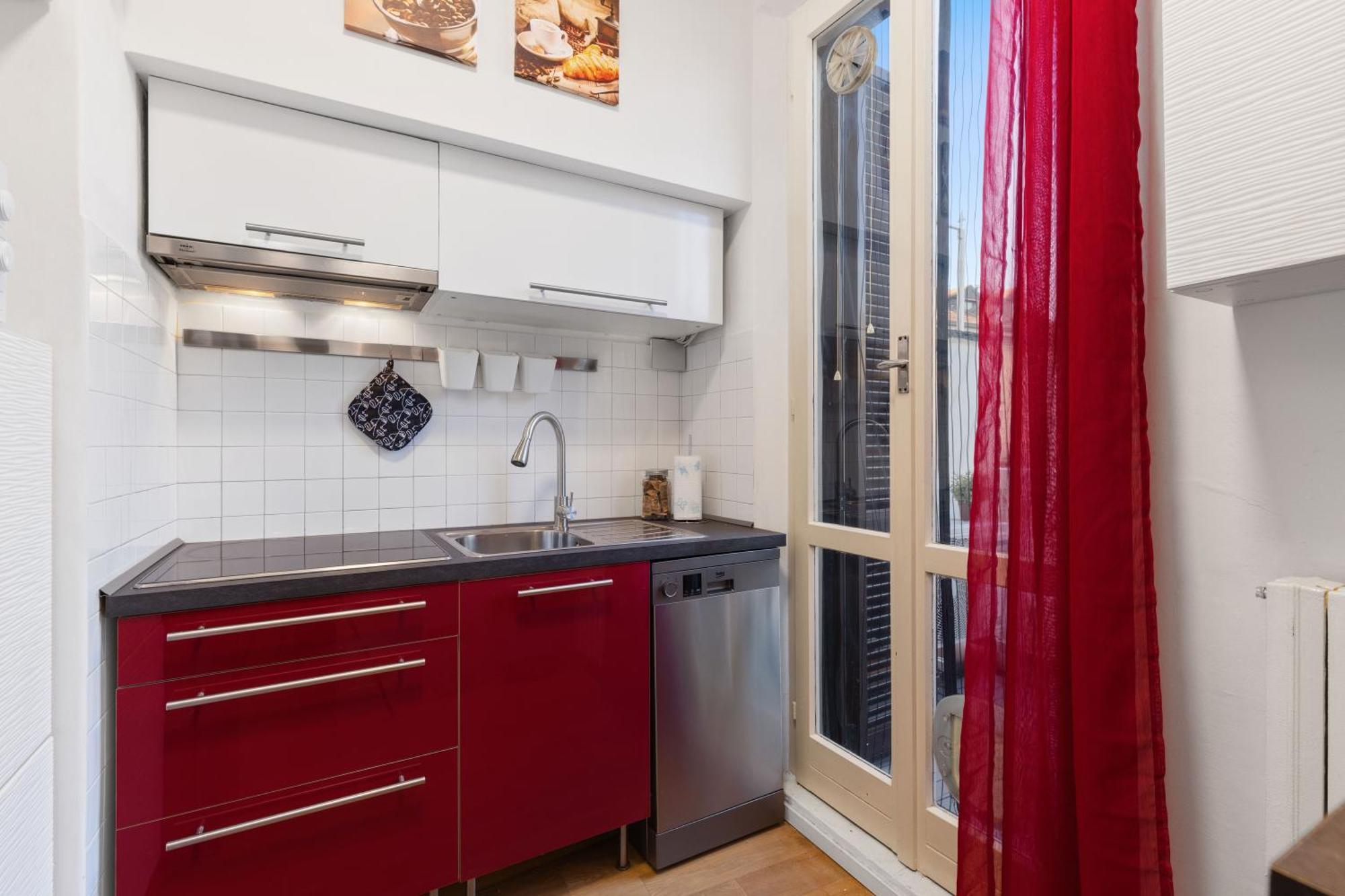 Life Elegant Penthouse With Terrace, Wi-fi Netflix, Subway 5 Min - Very Convenient Location Apartment *