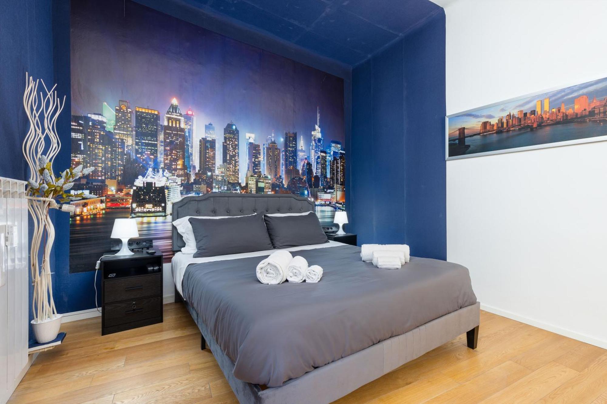 Life Elegant Penthouse With Terrace, Wi-fi Netflix, Subway 5 Min - Very Convenient Location Apartment Mailand